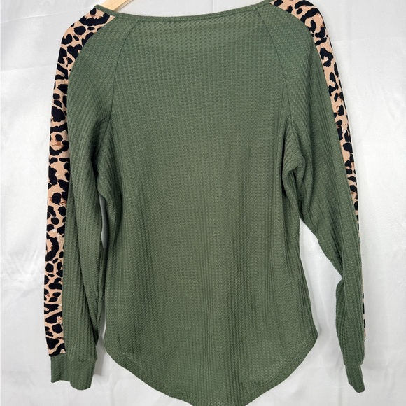 SHEIN Waffle Knit Long Sleeve Top Green w/ Leopard Stripe Size Large - Picture 6 of 8